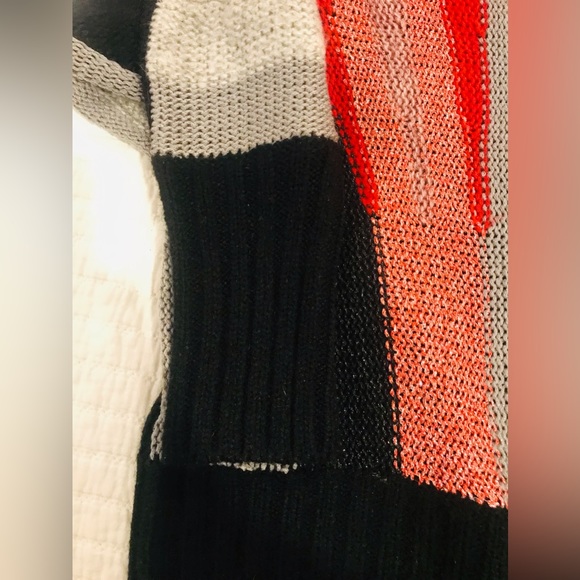 ❤️Y2K BCBG beautiful soft sweater NWT - Picture 6 of 13